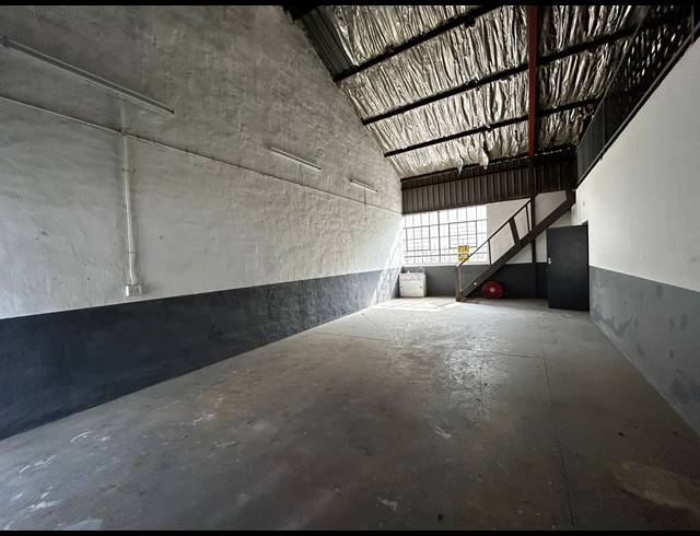 150M² WAREHOUSE TO LET IN WYNBERG